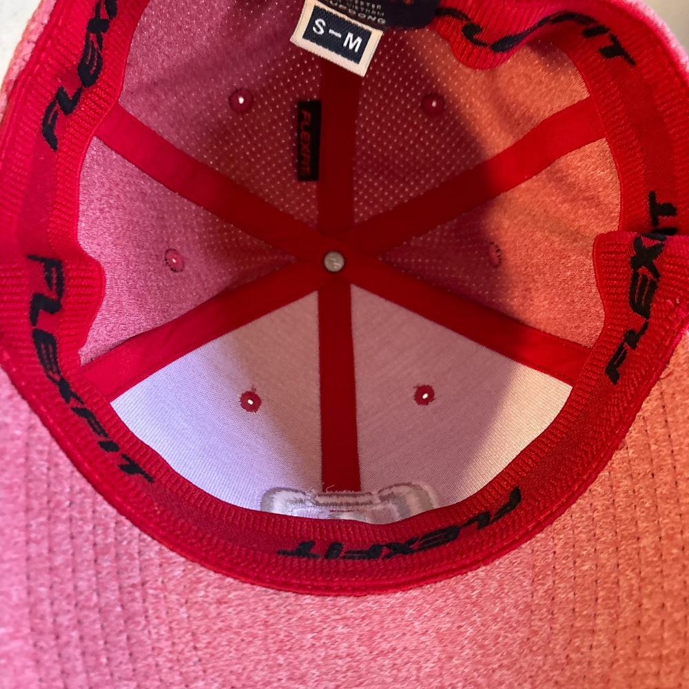 Like new Travis Mathew golf hat size small/medium - Picture 2 of 4